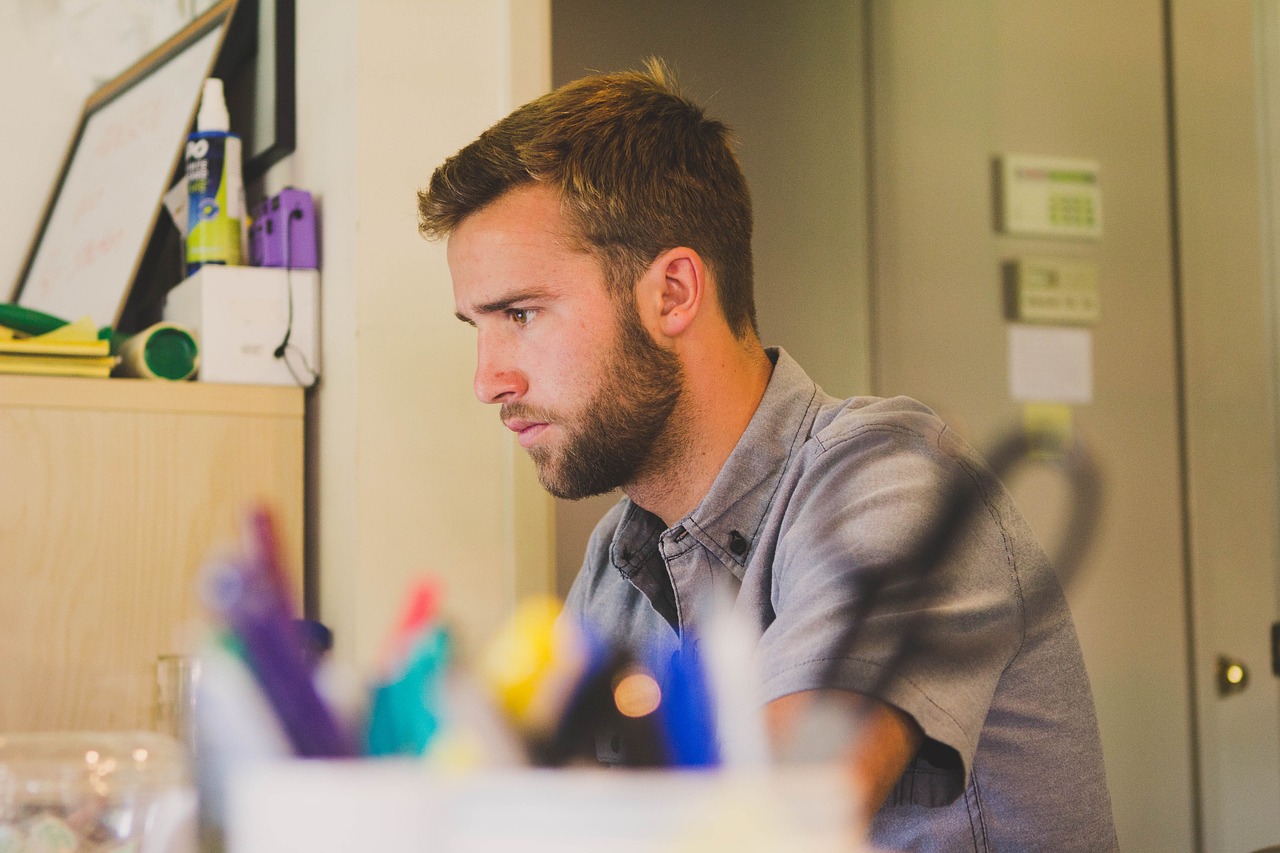 man, work, desk, business, person, working, job, male, professional, office, concentration, freelance, freelancer, home office, start-up, guy, bearded man, concentrating, man, man, work, job, job, job, job, job, office, office, concentration